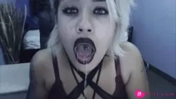 19 sexy tattooed pierced Liz Talorr squirting pussy